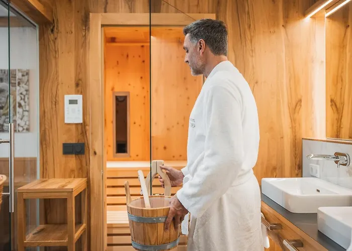 ウェルネスホテル シェーンルー アダルツ オンリー 4*